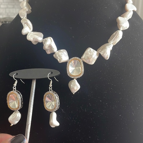 NWOT Baroque faux pearl necklace and earrings set - Picture 1 of 8
